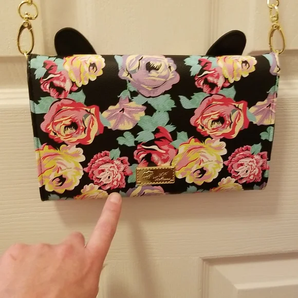 Betsey Johnson Purse with Dog Face Removable strap Excellent Condition. NWOT - Picture 3 of 12